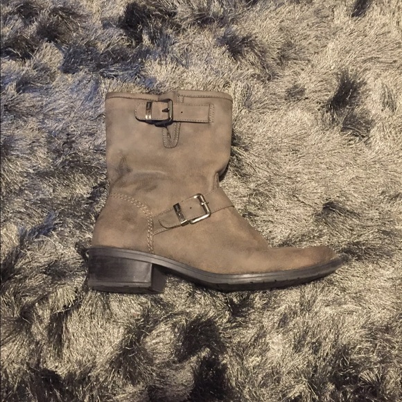 Grey Boots - Picture 1 of 4